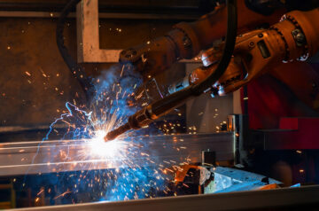 Spawanie konstrukcji stalowych w przemyśle – gdzie stosuje się metodę MIG i TIG?